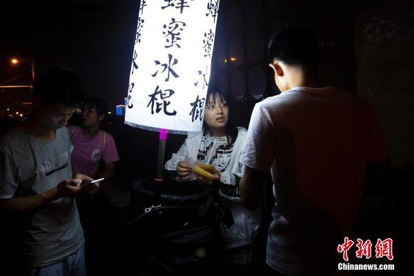 高盛—：料‘渣’打集团第三季经调整除税前利润增长6% 上调目标价至135港元