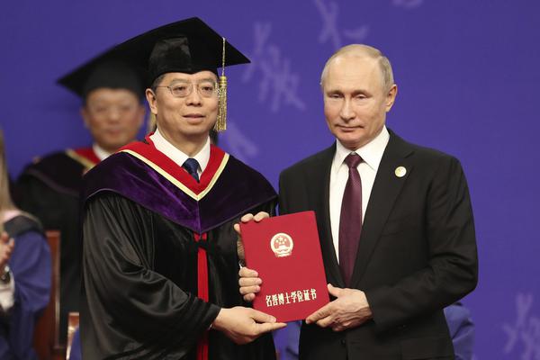 中信银行行.长芦苇：上半年手续费收入逆势增长3.4% 轻资本转型成效显著